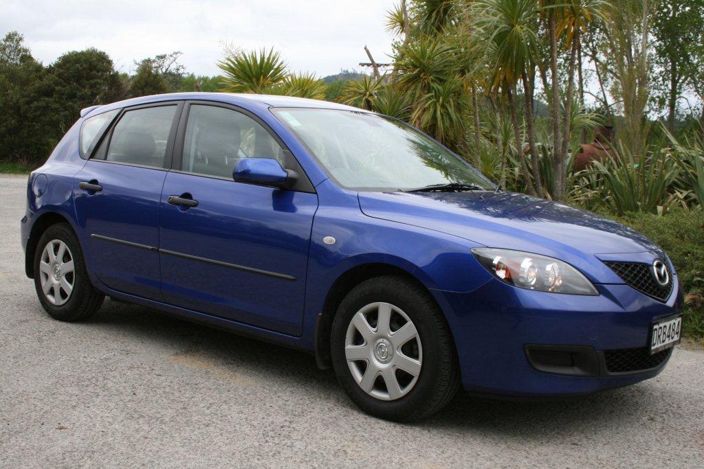 Mazda 3 GLX Sport hatch 2006 Toyota Corolla 2006 Sport. Mazda 3 GLX Sport hatch 2006