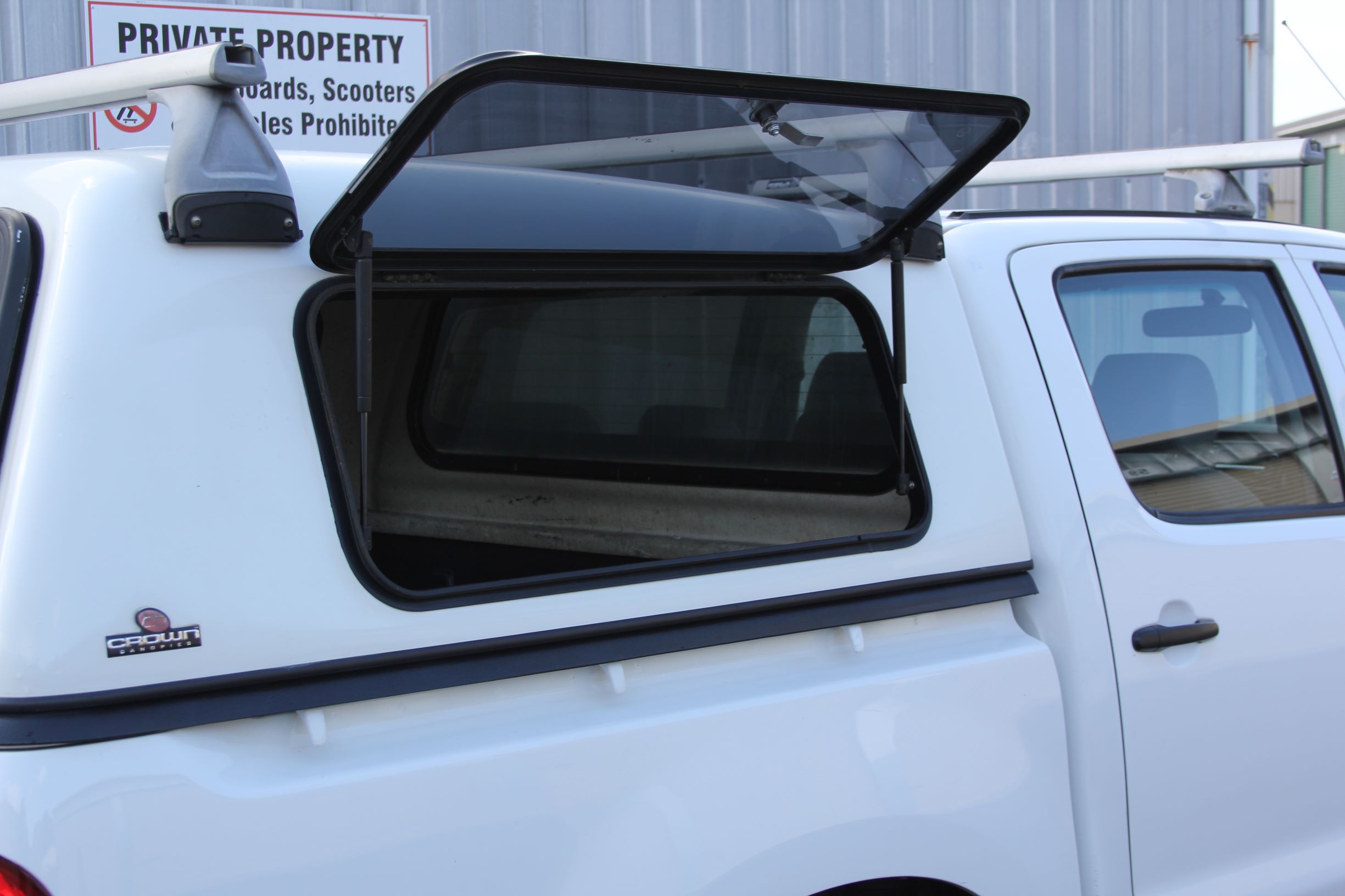 Toyota Hilux 2WD with canopy 2010 for sale in Auckland
