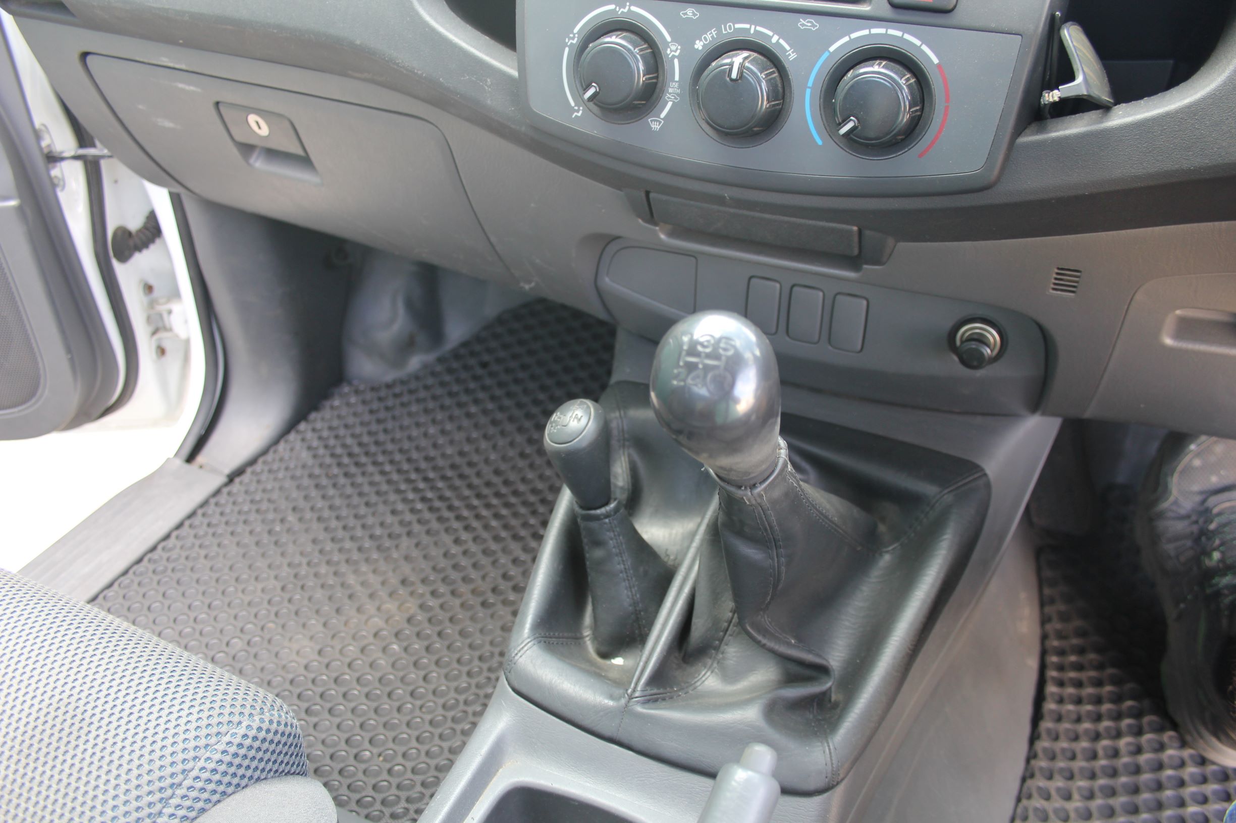 Toyota Hilux 4WD manual 2012 for sale in Auckland