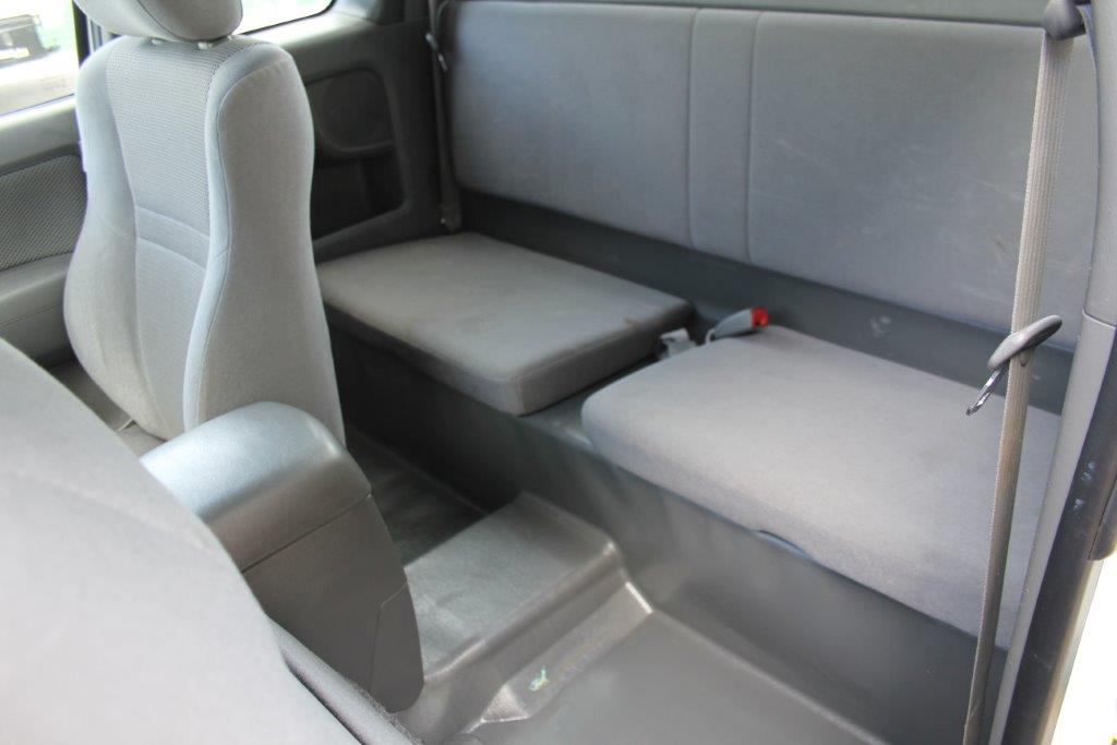 Toyota Hilux 4WD FLATDECK 2013 for sale in Auckland