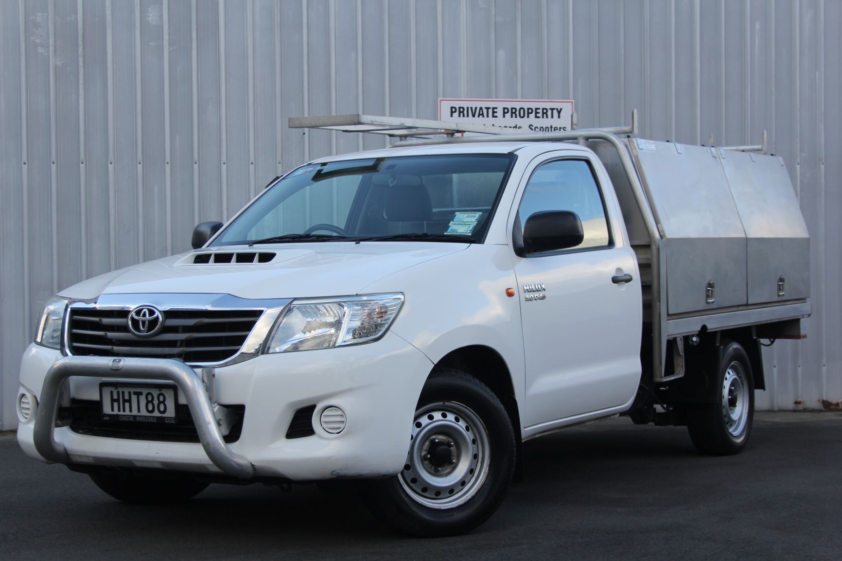 Toyota Hilux 2wd service body 2014 for sale in Auckland