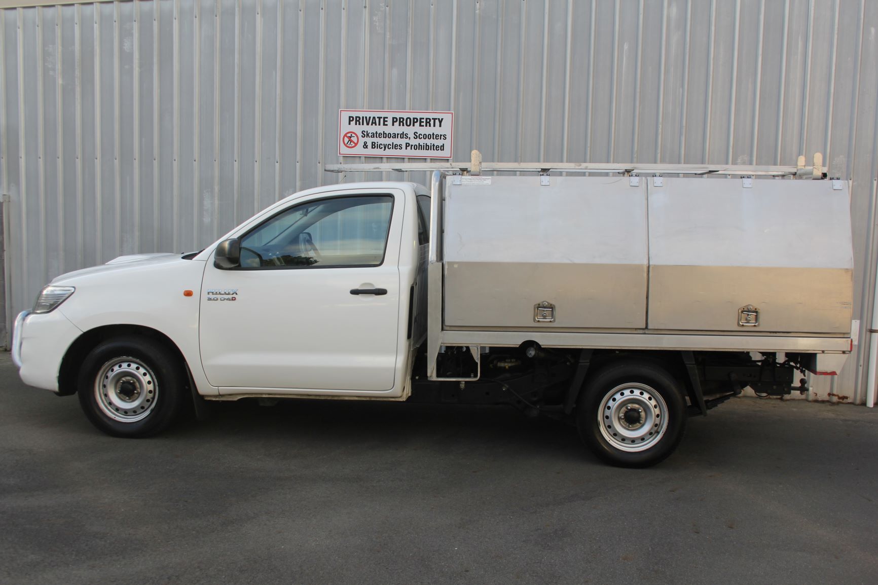 Toyota Hilux 2wd service body 2014 for sale in Auckland