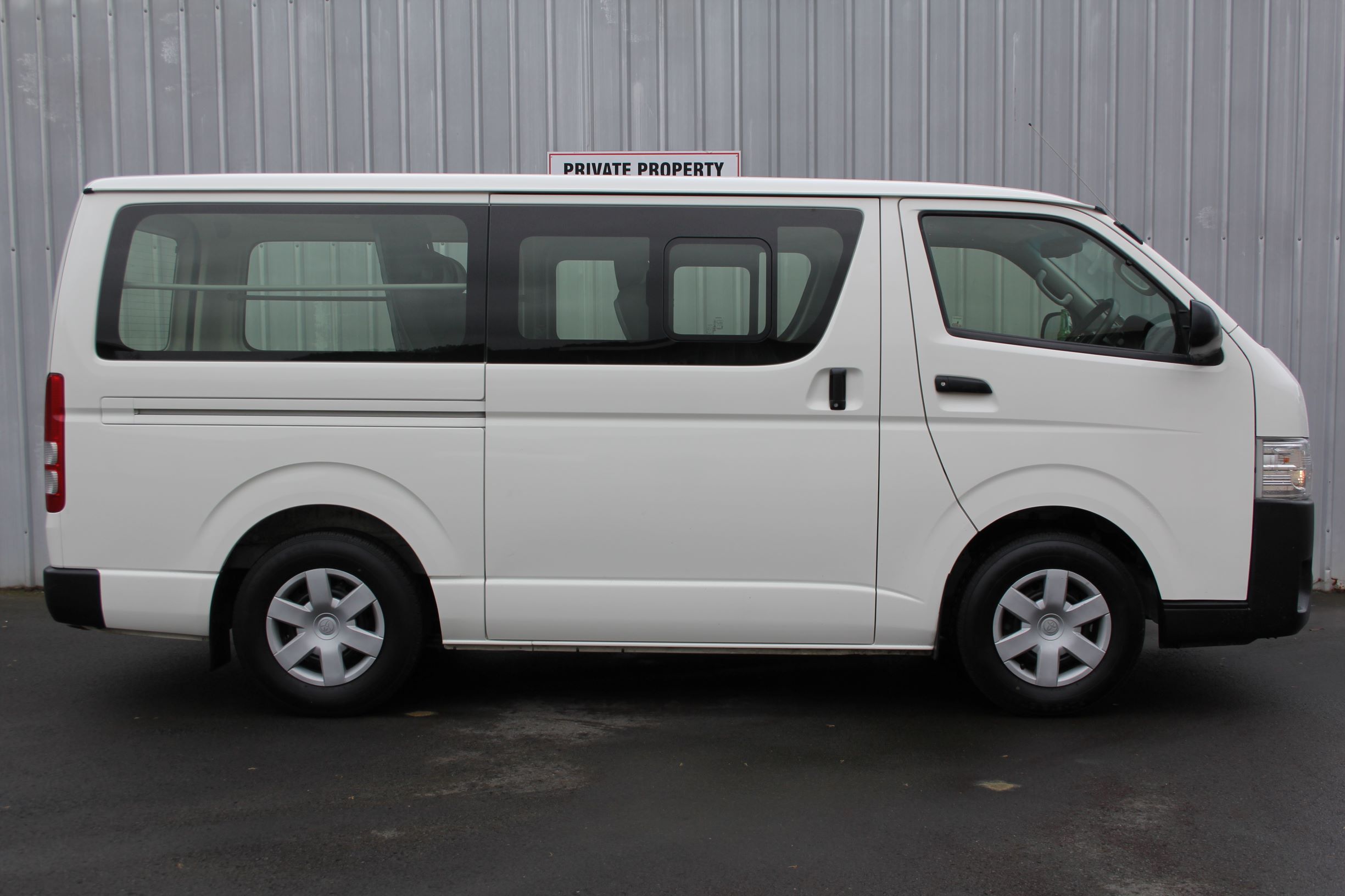 Toyota Hiace MINIBUS 2014 for sale in Auckland