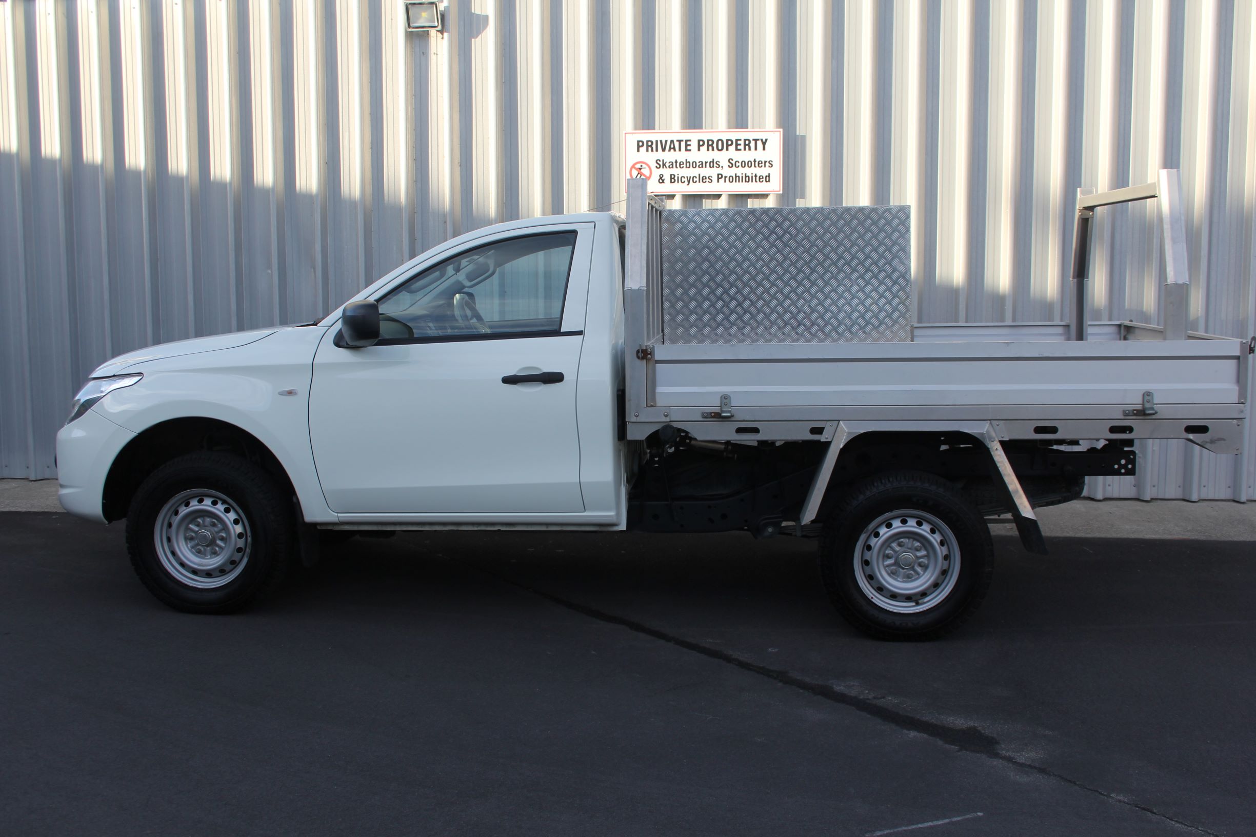 Mitsubishi TRITON FLATDECK 2WD TOOLBOXES 2016 for sale in Auckland