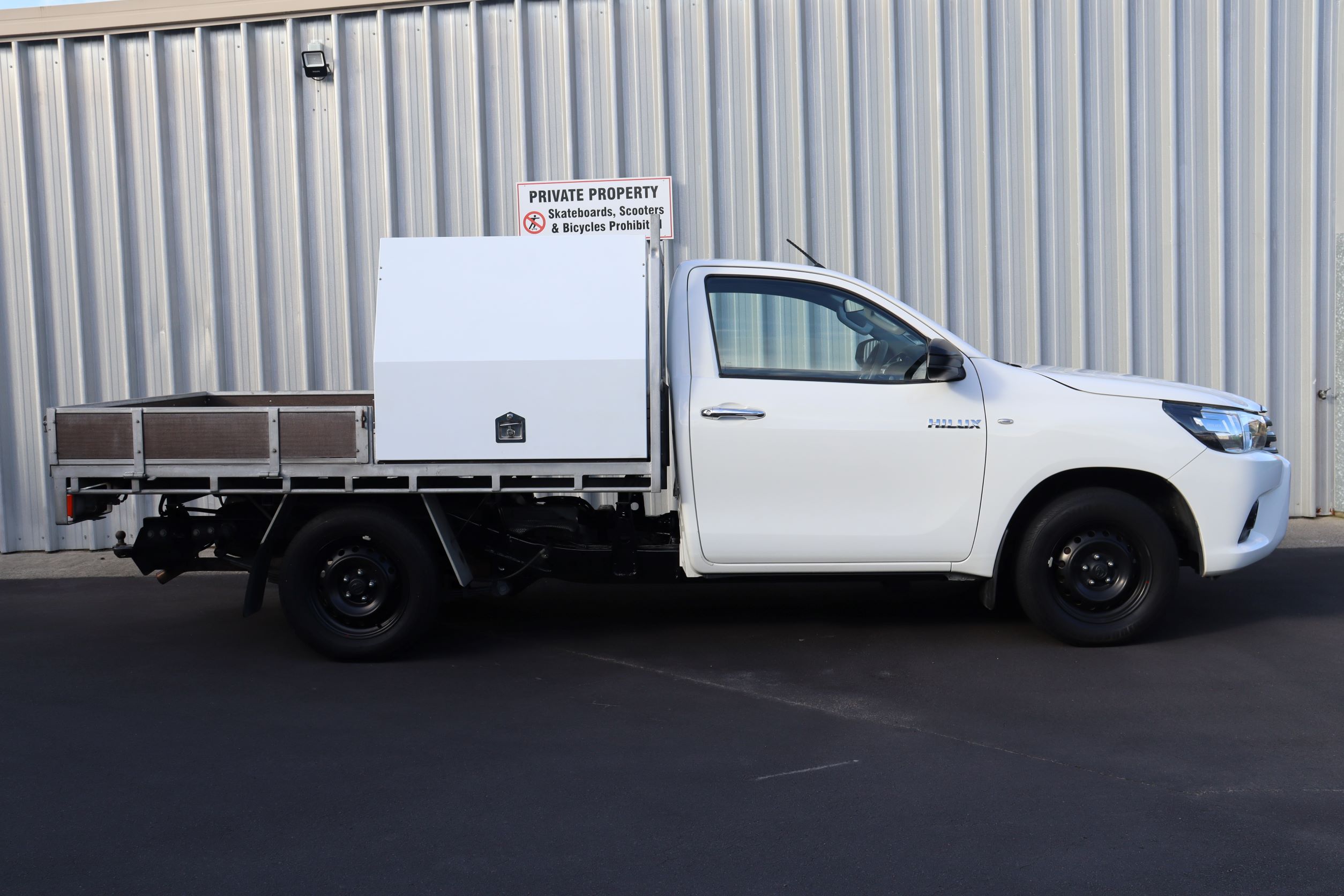 Toyota Hilux Flatdeck Service Body set up 2016 for sale in Auckland