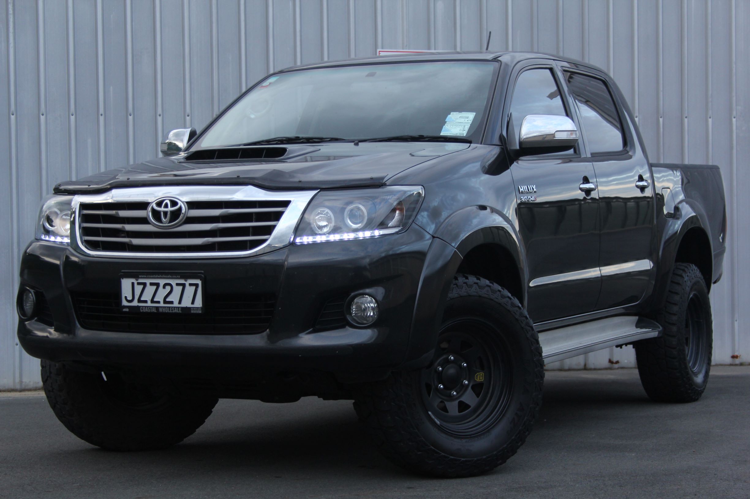 Toyota Hilux 4WD manual SR5 2013 for sale in Auckland