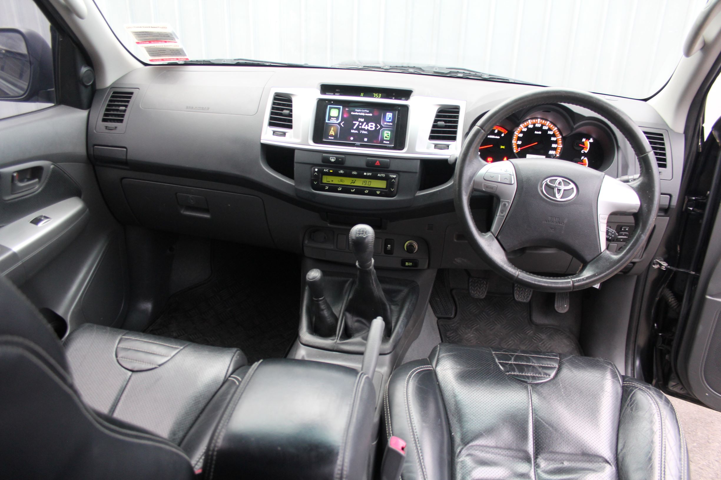 Toyota Hilux 4WD manual SR5 2013 for sale in Auckland