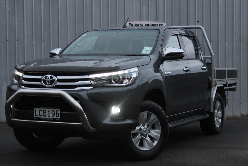 Toyota HILUX SR5 FLATDECK 4WD 2017 for sale in Auckland
