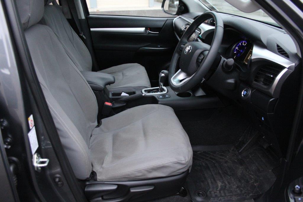 Toyota HILUX SR5 FLATDECK 4WD 2017 for sale in Auckland