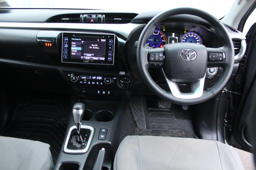 Toyota HILUX SR5 FLATDECK 4WD 2017 for sale in Auckland