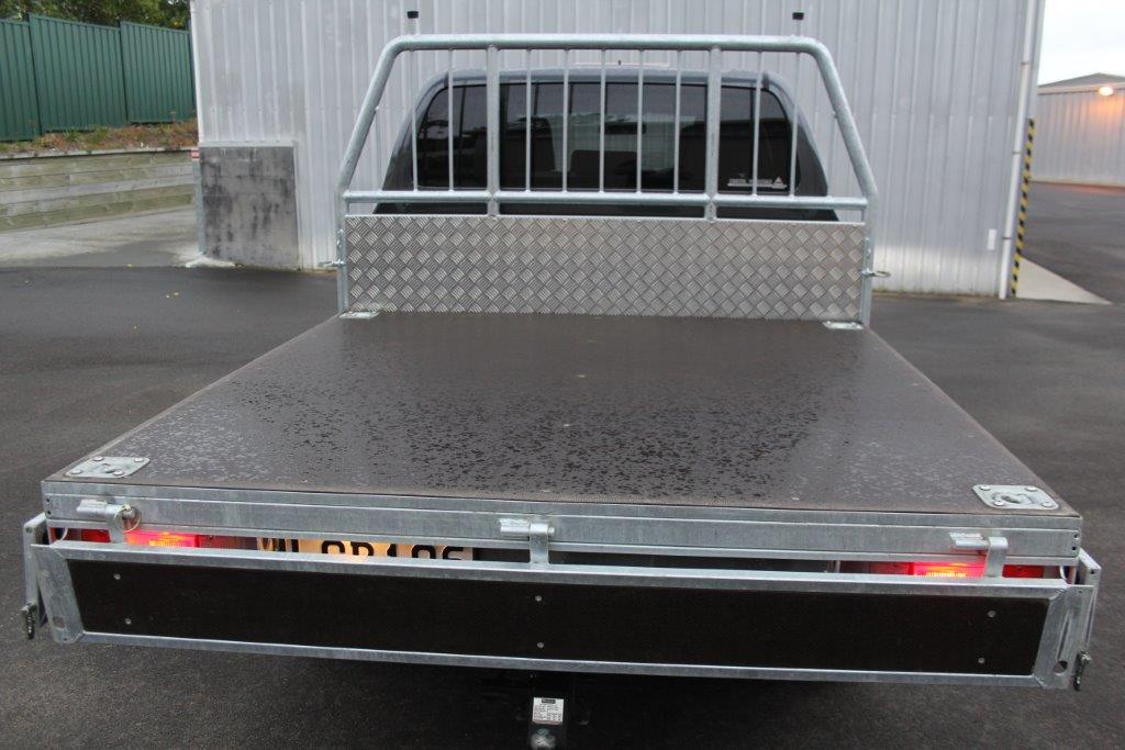 Toyota HILUX SR5 FLATDECK 4WD 2017 for sale in Auckland