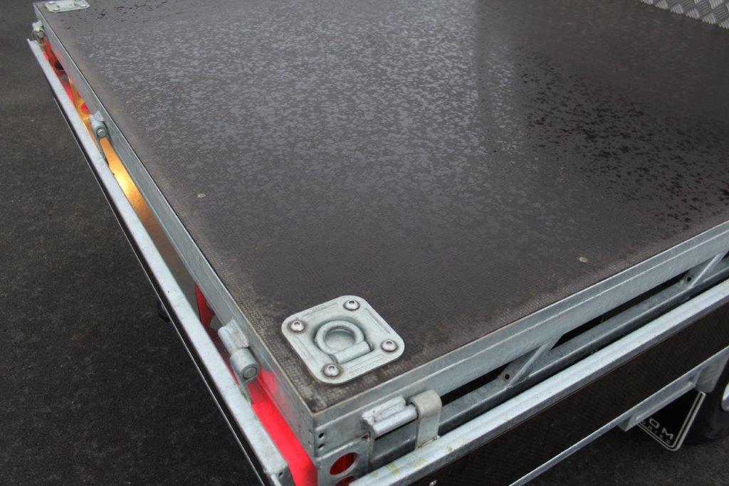 Toyota HILUX SR5 FLATDECK 4WD 2017 for sale in Auckland