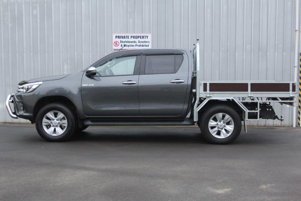 Toyota HILUX SR5 FLATDECK 4WD 2017 for sale in Auckland