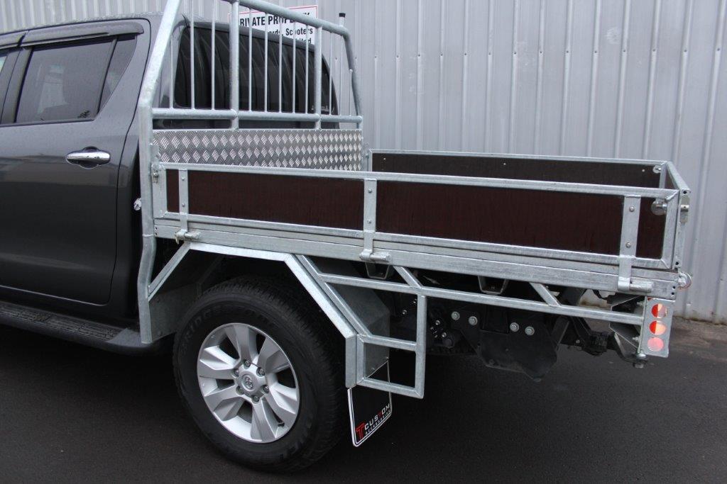 Toyota HILUX SR5 FLATDECK 4WD 2017 for sale in Auckland