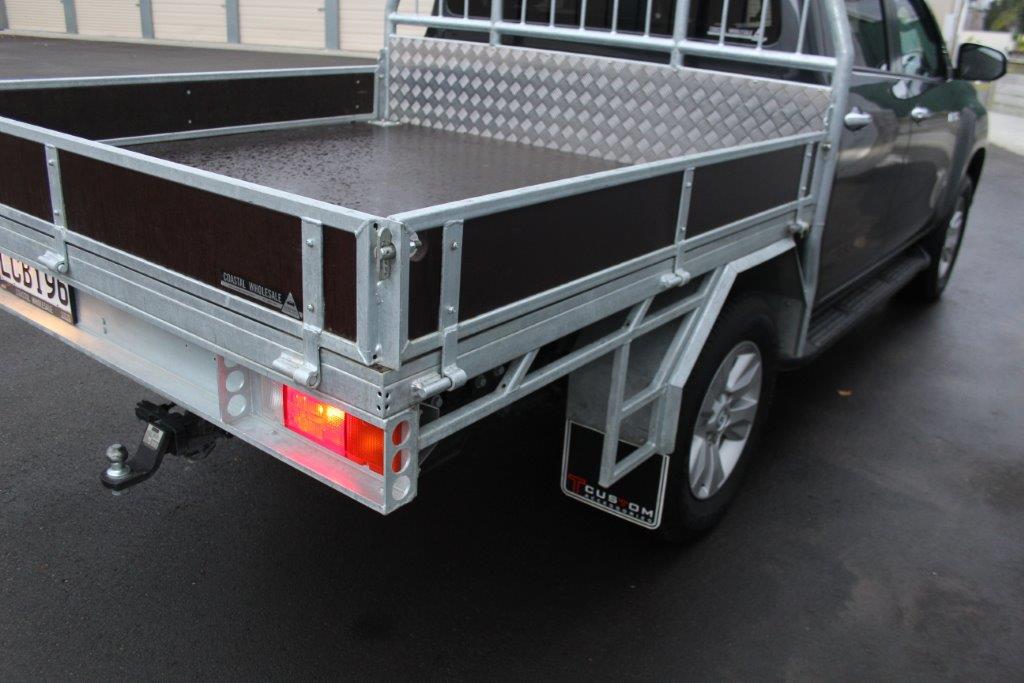 Toyota HILUX SR5 FLATDECK 4WD 2017 for sale in Auckland