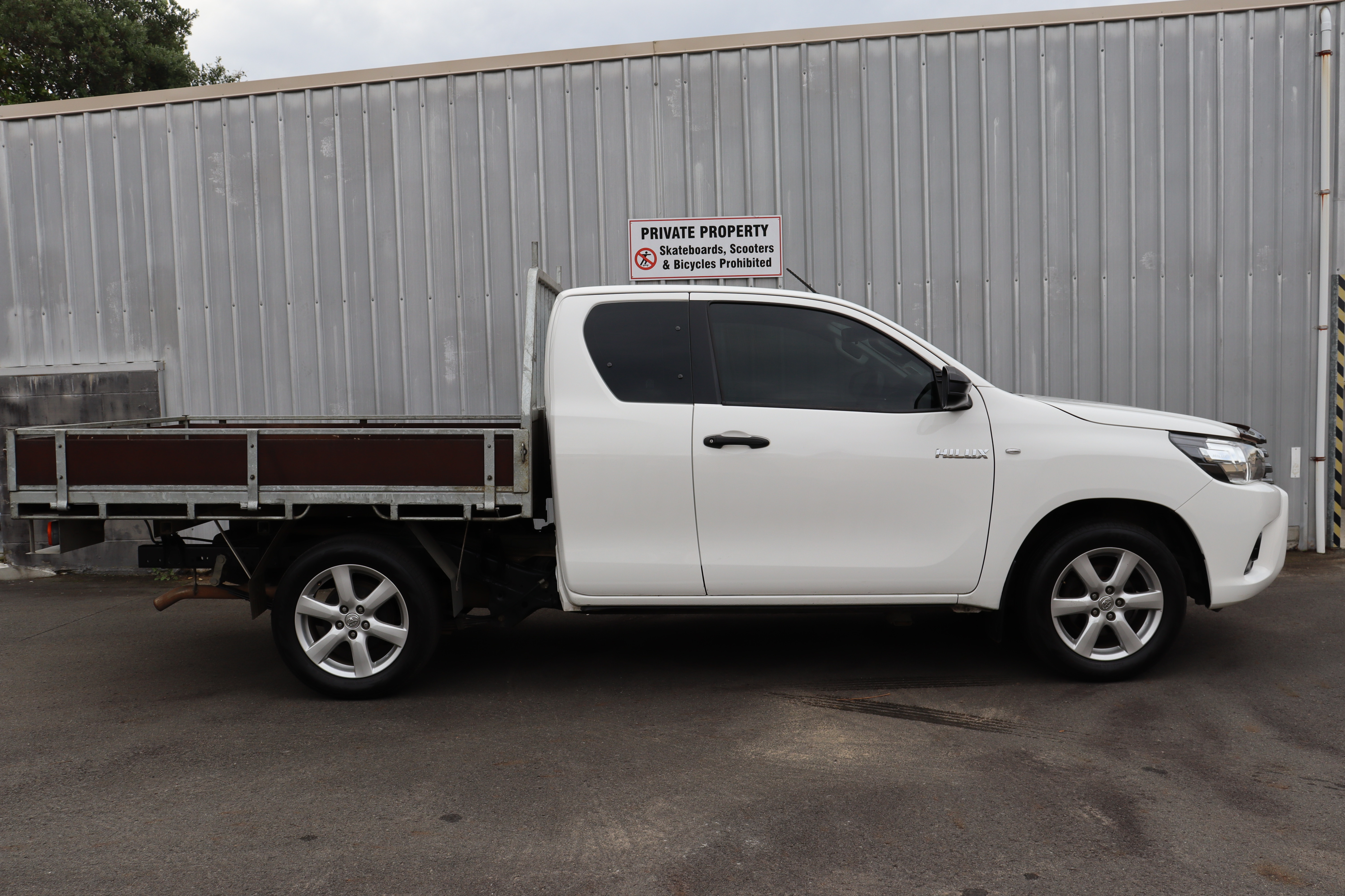 Toyota HILUX CABPLUS FLATDECK 2018 for sale in Auckland