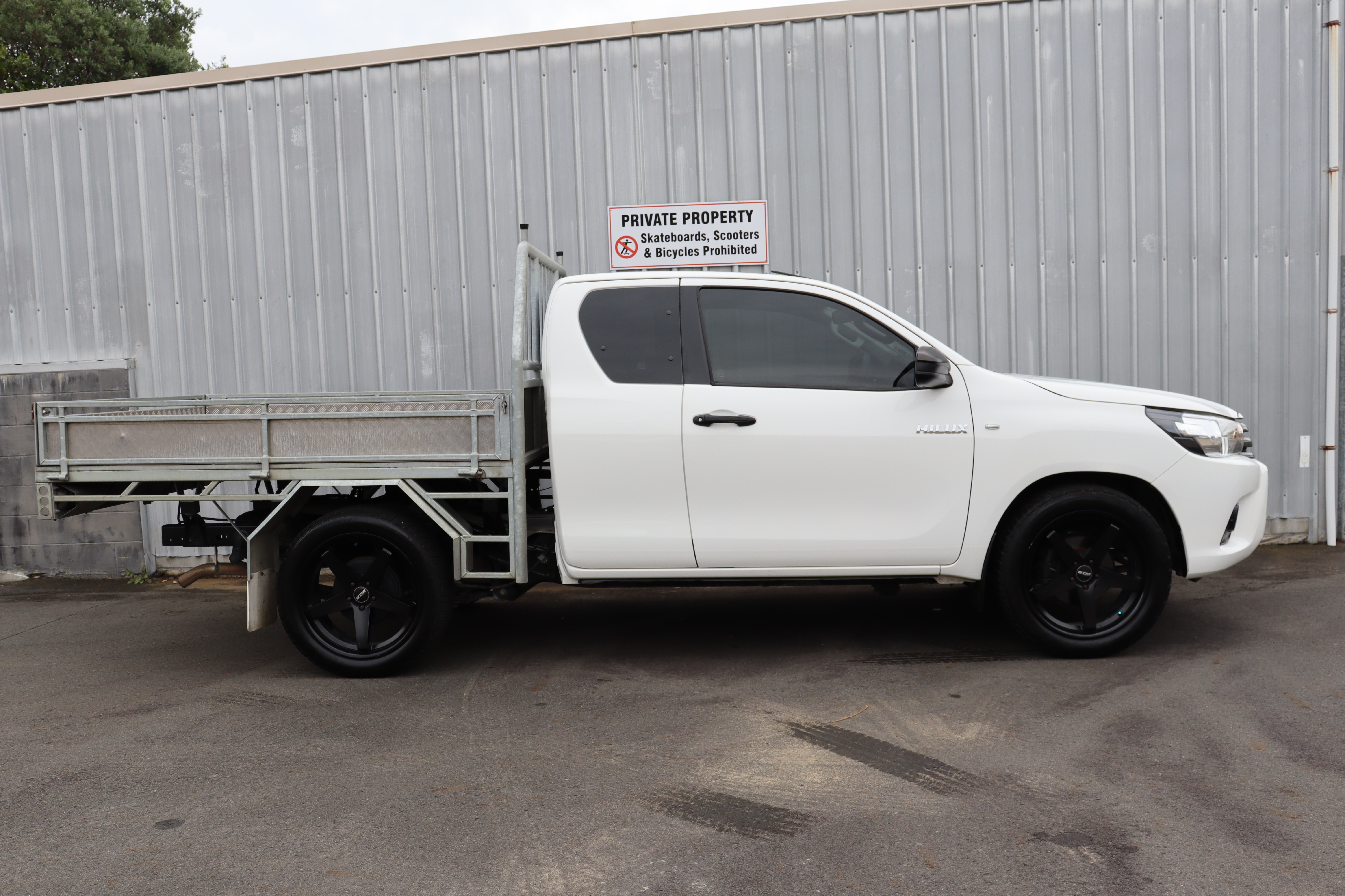 Toyota HILUX CABPLUS FLATDECK 2018 for sale in Auckland