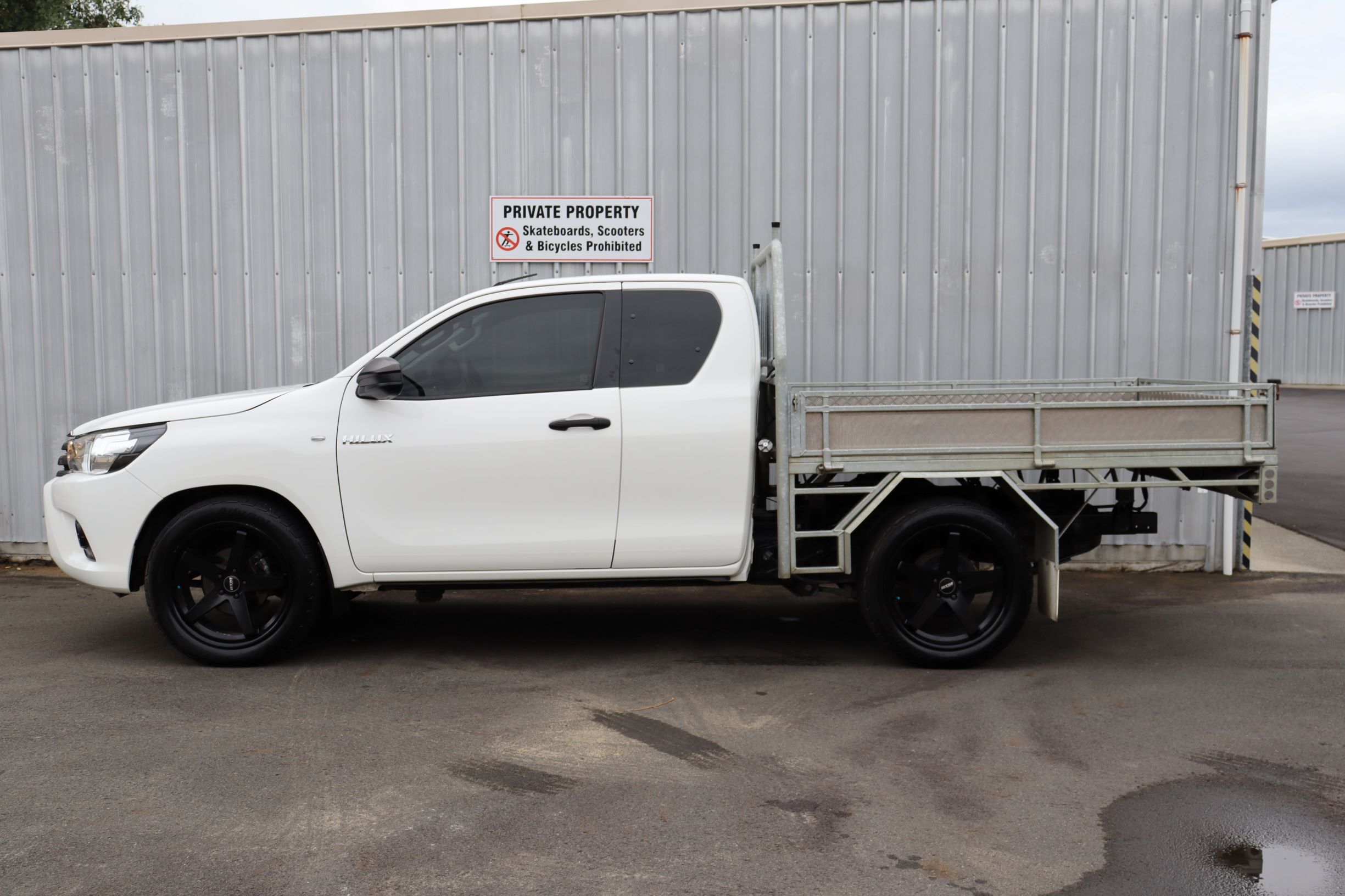 Toyota HILUX CABPLUS FLATDECK 2018 for sale in Auckland