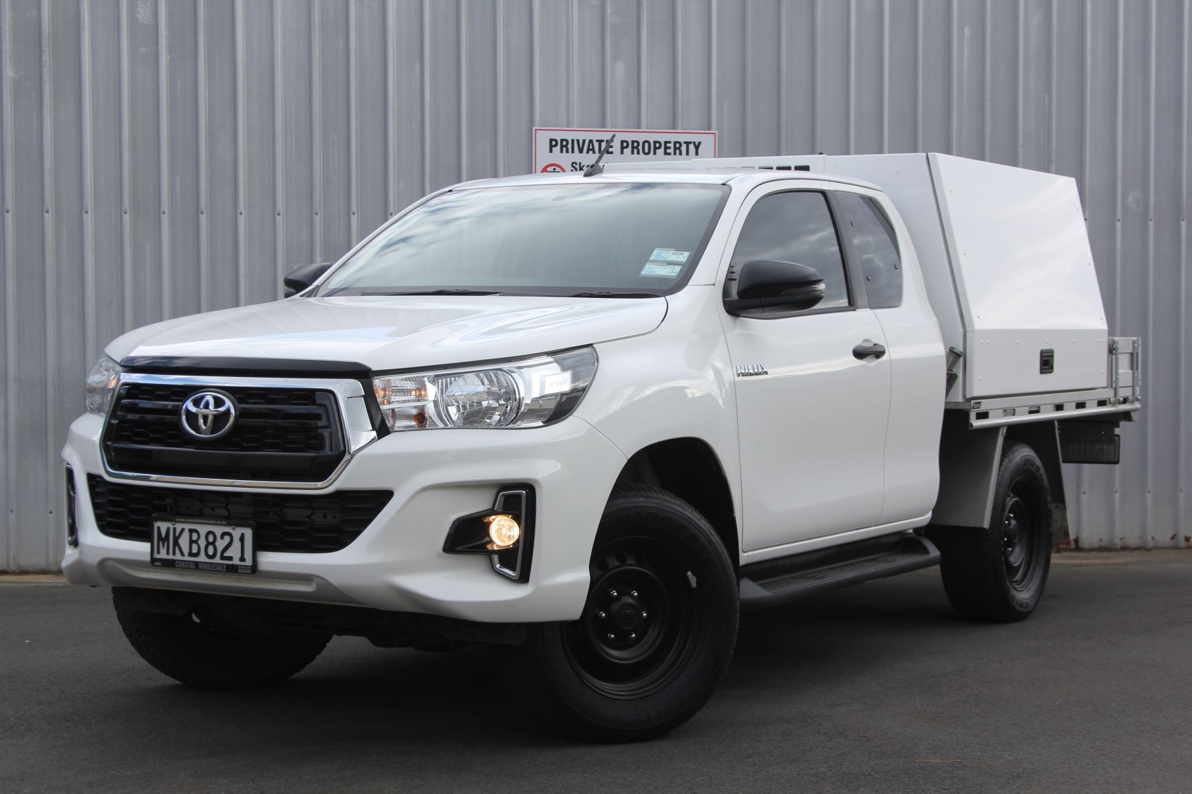 Toyota Hilux 4WD AUTO FLATDECK 2019 for sale in Auckland