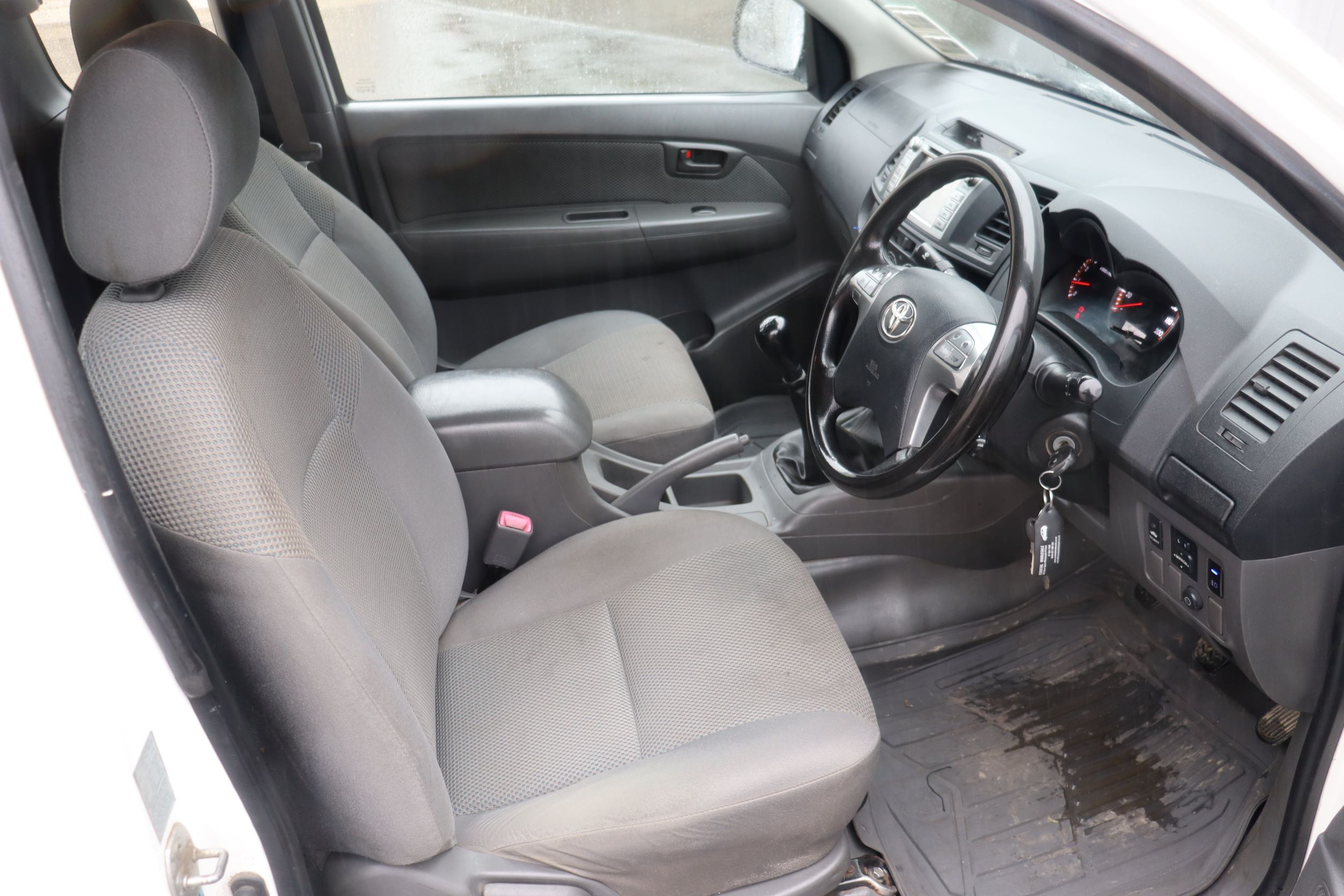 Toyota Hilux CAMCO SET UP 2014 for sale in Auckland