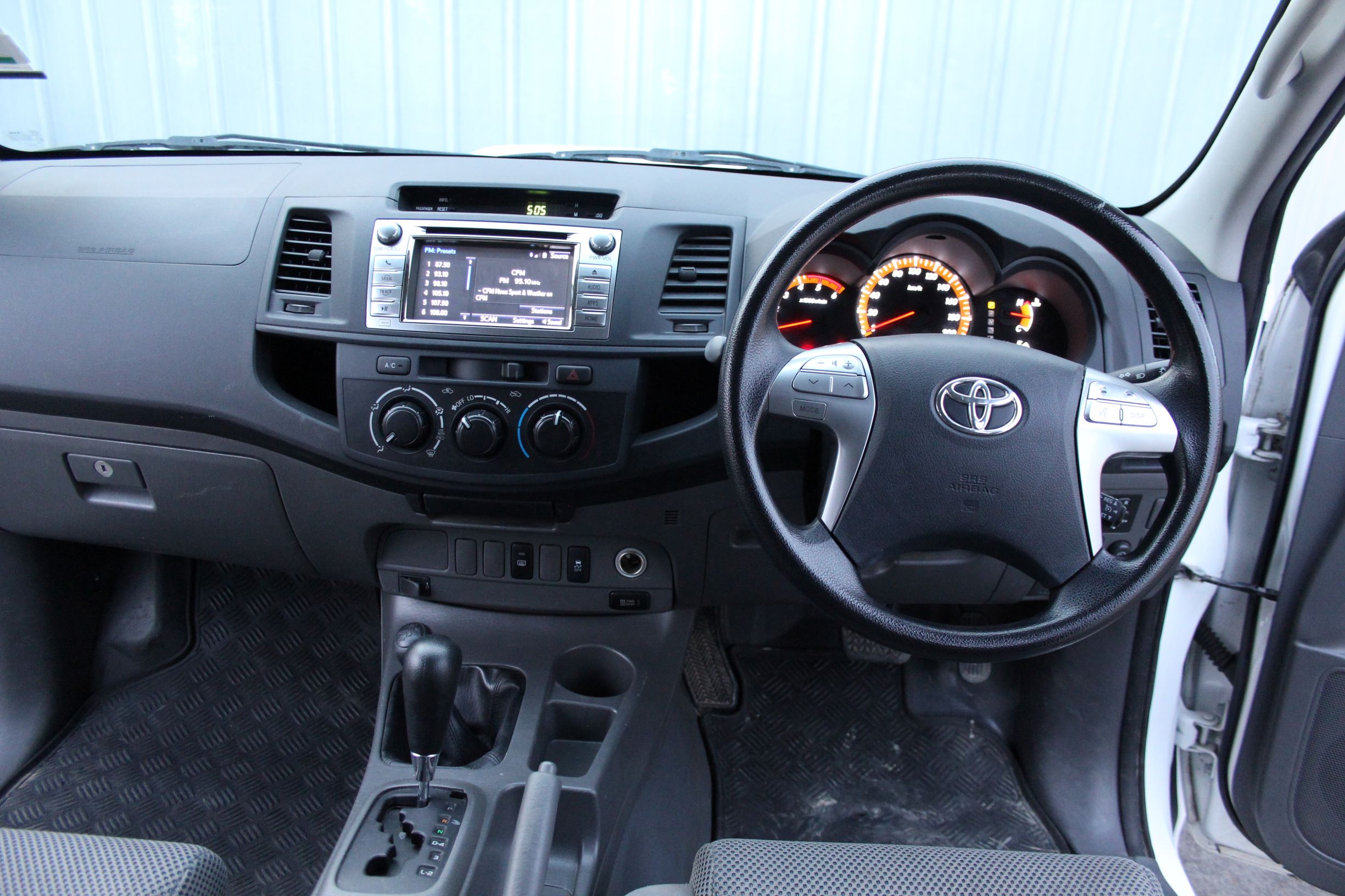 Toyota HILUX 4WD AUTO 2015 for sale in Auckland