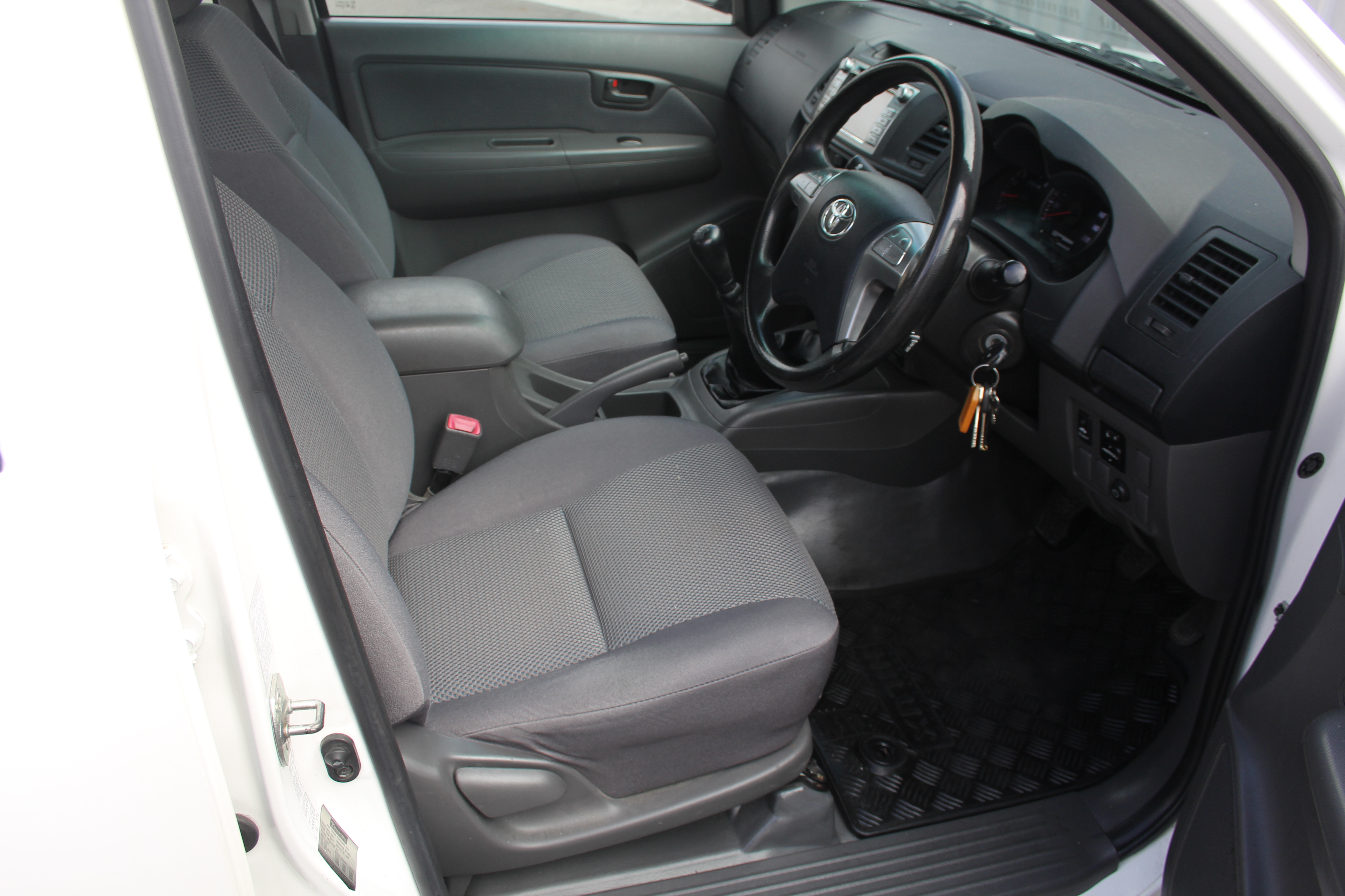 Toyota HILUX FLATDECK 2WD 2015 for sale in Auckland