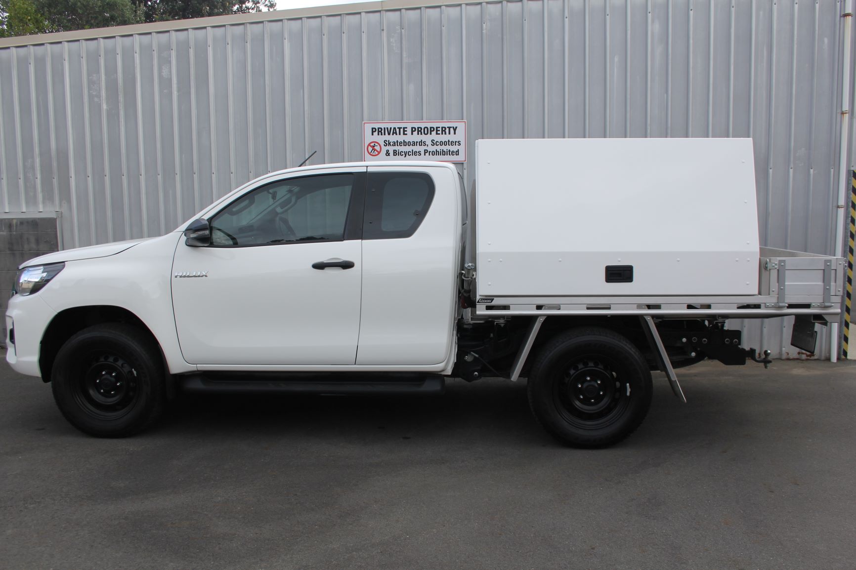 Toyota Hilux 4WD AUTO FLATDECK 2019 for sale in Auckland